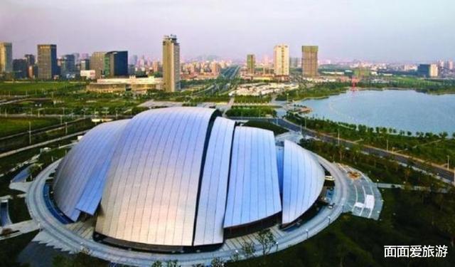 浙江省|淮南一奇葩建筑，外形是一个竖着的乒乓球拍，众多游客到此打卡