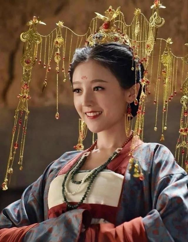 古装剧|盘点古装剧里那些七色嫁衣和绝美新娘，你最心水谁？