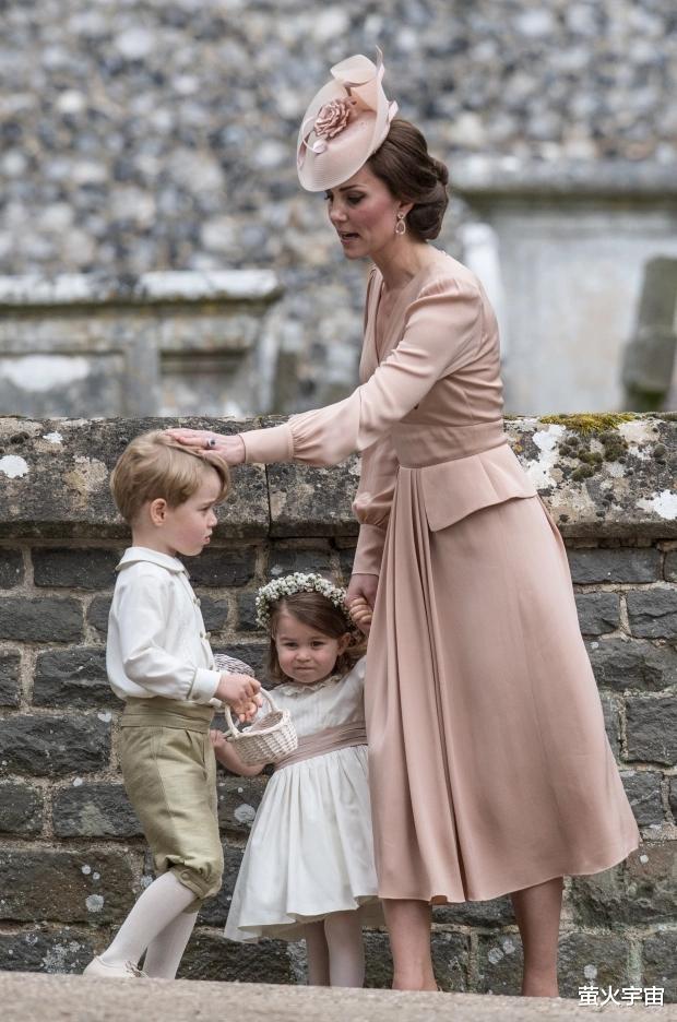 凯特王妃|夏洛特小公主在女王葬礼上“举止不当”，凯特王妃被卡米拉责骂