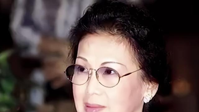 霍英东|冯坚妮：离异带娃仍能嫁进豪门，被霍英东宠了52年，最后分到50亿