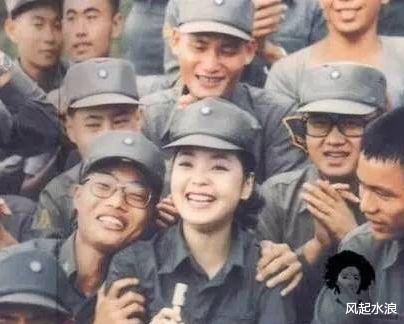 邓丽君|30年前被邓丽君亲过的士兵，声称一辈子都不洗脸！