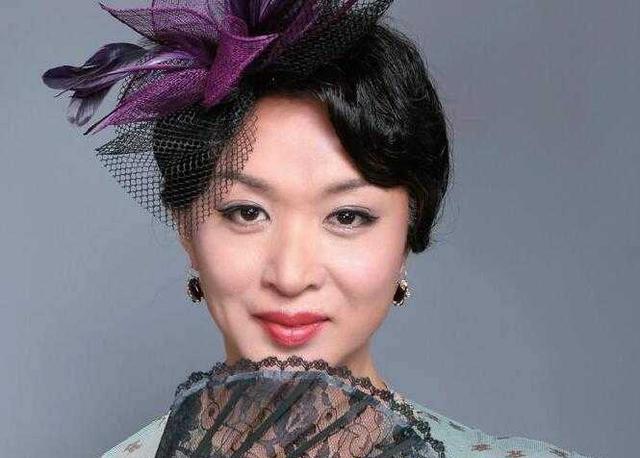 萨顶顶|金星曾吐槽萨顶顶:你不是汉族人,怎么改成蒙古族了?