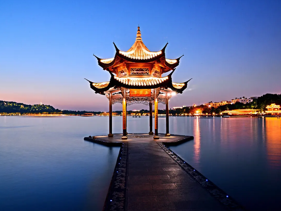 |西湖的景,美在市中心,是市民的后花园,时时刻刻可以欣赏