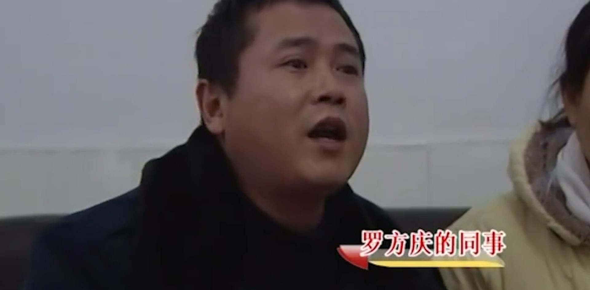 八旬老人再婚遭儿子反对,拿起竹竿打儿子脑袋,儿媳:你不配做人