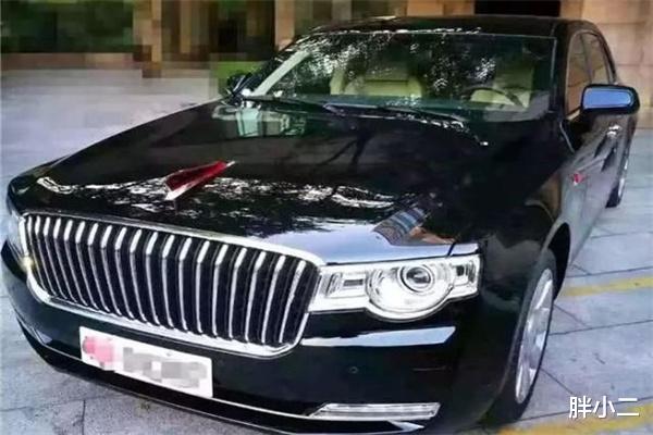 国产红旗推出新豪车,前脸撞劳斯莱斯,百闻难得一见