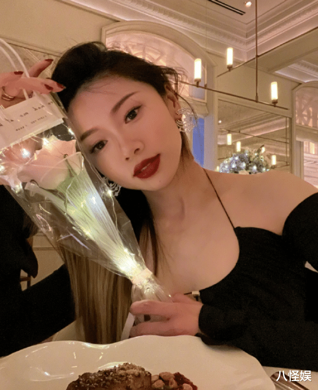 程晓玥|郑恺前任程晓玥与老公甜蜜约会,公开宝宝小名,透露怀的是女孩