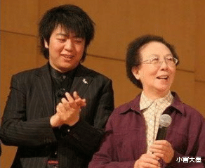 吉娜·爱丽丝|?“见缝插腰”吉娜：怀孕6个月依然腰细，被网友质疑“畸形”审美