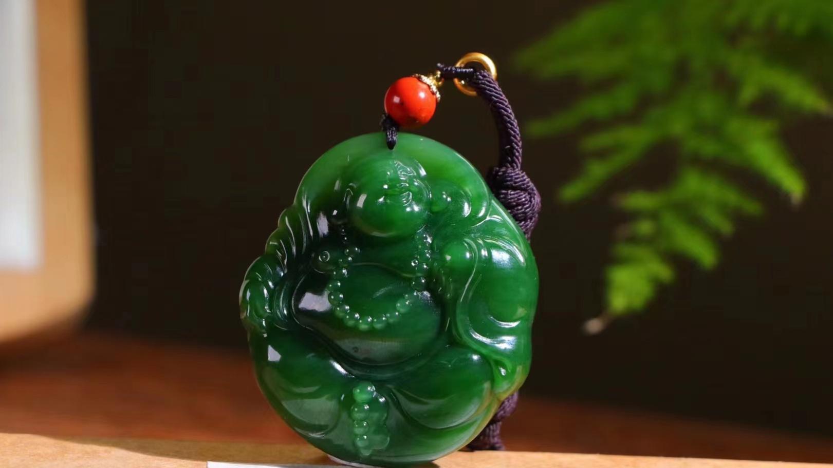 翡翠|御玺家：和田玉和翡翠哪个贵，谁更值得收藏