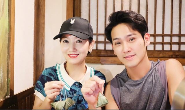 赵雅芝|赵雅芝:风光背后有泪水,2段婚姻3个儿子,今3个儿子成她的骄傲