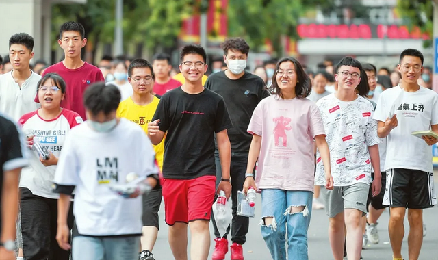 专升本|高考失利!一个学费“上万”的三本和“五六千”的专科,如何选择