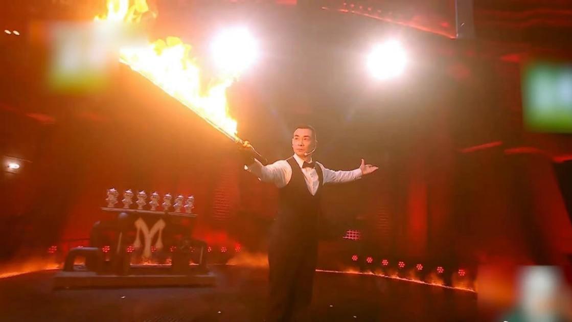 赵文卓|赵文卓重回《披哥2》舞台，耍火刀看呆苏有朋，真功夫燃爆全场