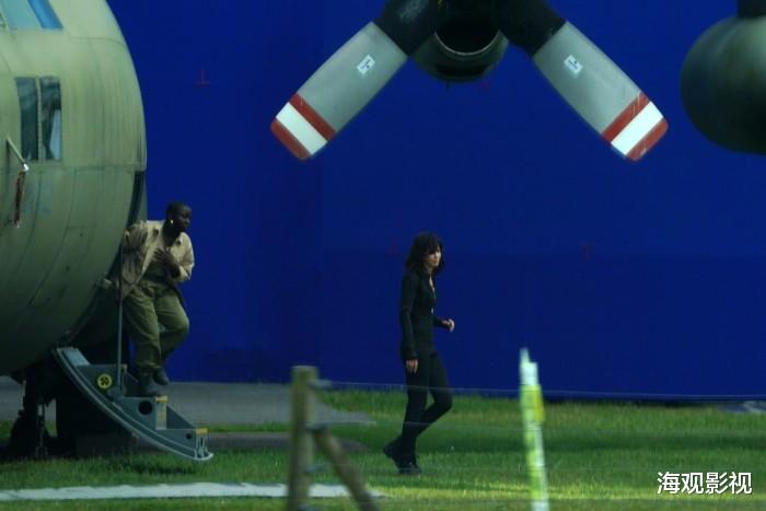 翁虹|《铁石心肠》最新路透照 盖尔·加朵搜查官连身衣出镜