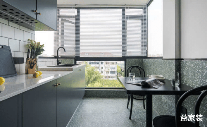65万买下50平小户型房子,将餐厅纳入厨房,让空间更有通透感