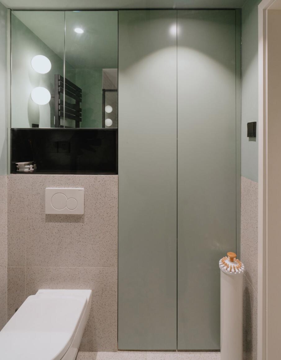 主卧做对开门，餐厅放阳台，她70㎡家，称为“改造范本”都不为过