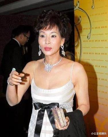 赌王|同为赌王擦身,陈婉珍得67亿,被赶走的“五太”邓咏诗才是人生赢家