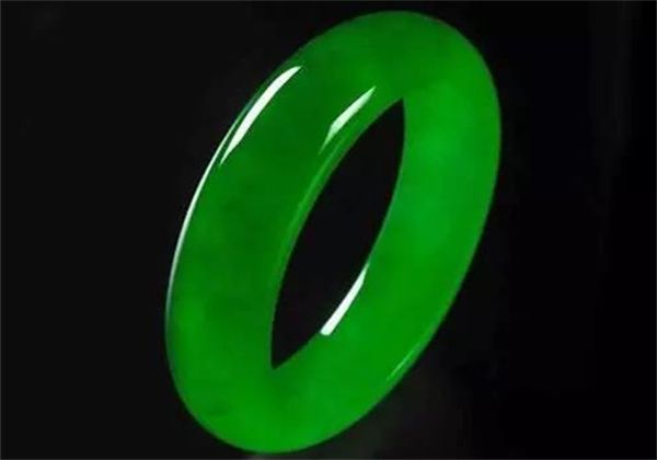 翡翠|3万买来一块翡翠原石，开窗直击600万！