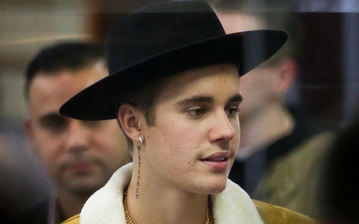 比伯|比伯现任妻子和前任赛琳娜世纪合影，网友：这是甄嬛和华妃？