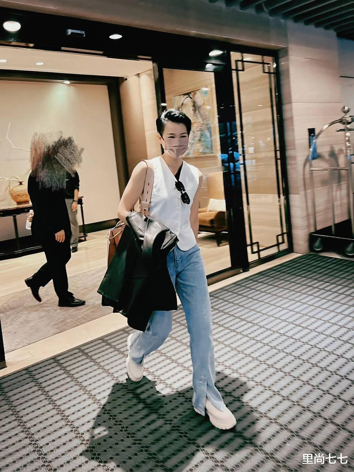 短发 胡杏儿三胎后大变样！剪超短发练出腱子肉，打扮成男人样太酷
