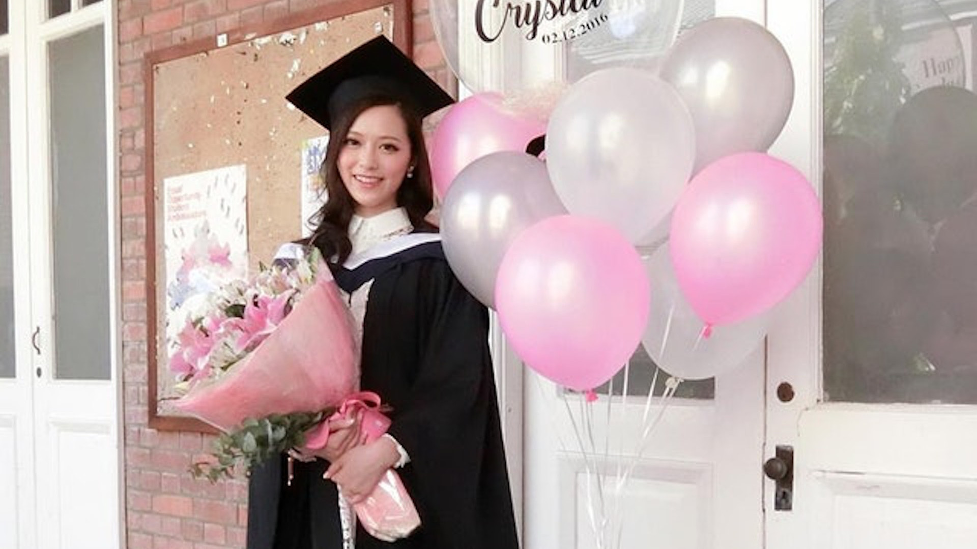 秦岚|28岁港姐冠军回母校读硕士！疑为转投金融业铺路，近年屡传被雪藏