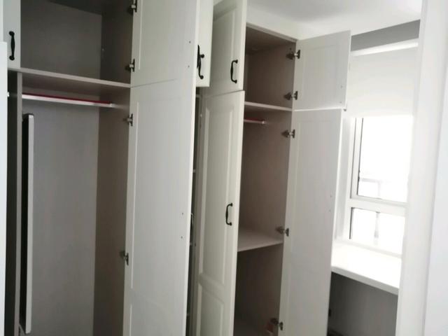 新房装修完工，全屋柜子定制内嵌入式，朋友看了都说实用超美观