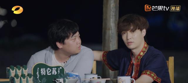 张艺兴|张艺兴发新歌应援排场足，肖战力挺周杰伦点赞，2人沉默出人意料