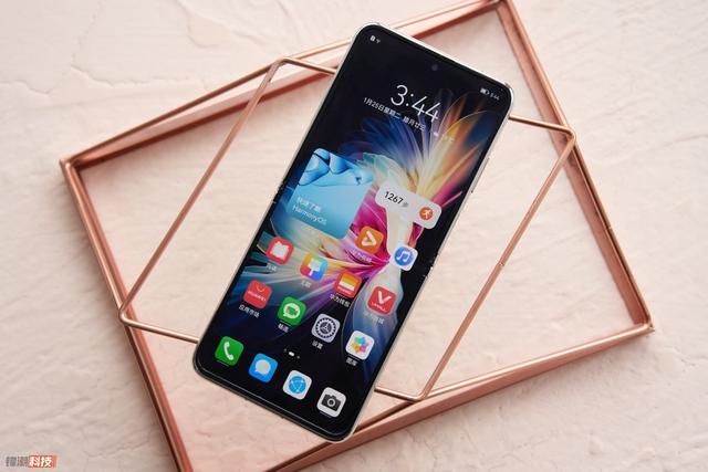 |过年送礼新选择：华为P50宝盒打造质感超群的艺术单品