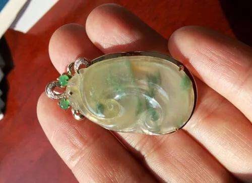 翡翠|翡翠戴着戴着就变黄了?可能是因为变种了!