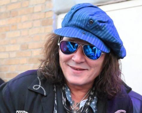 约翰尼·德普|约翰尼德普剃掉标志性胡子,状态尽显苍老,粉丝直呼认不出来了