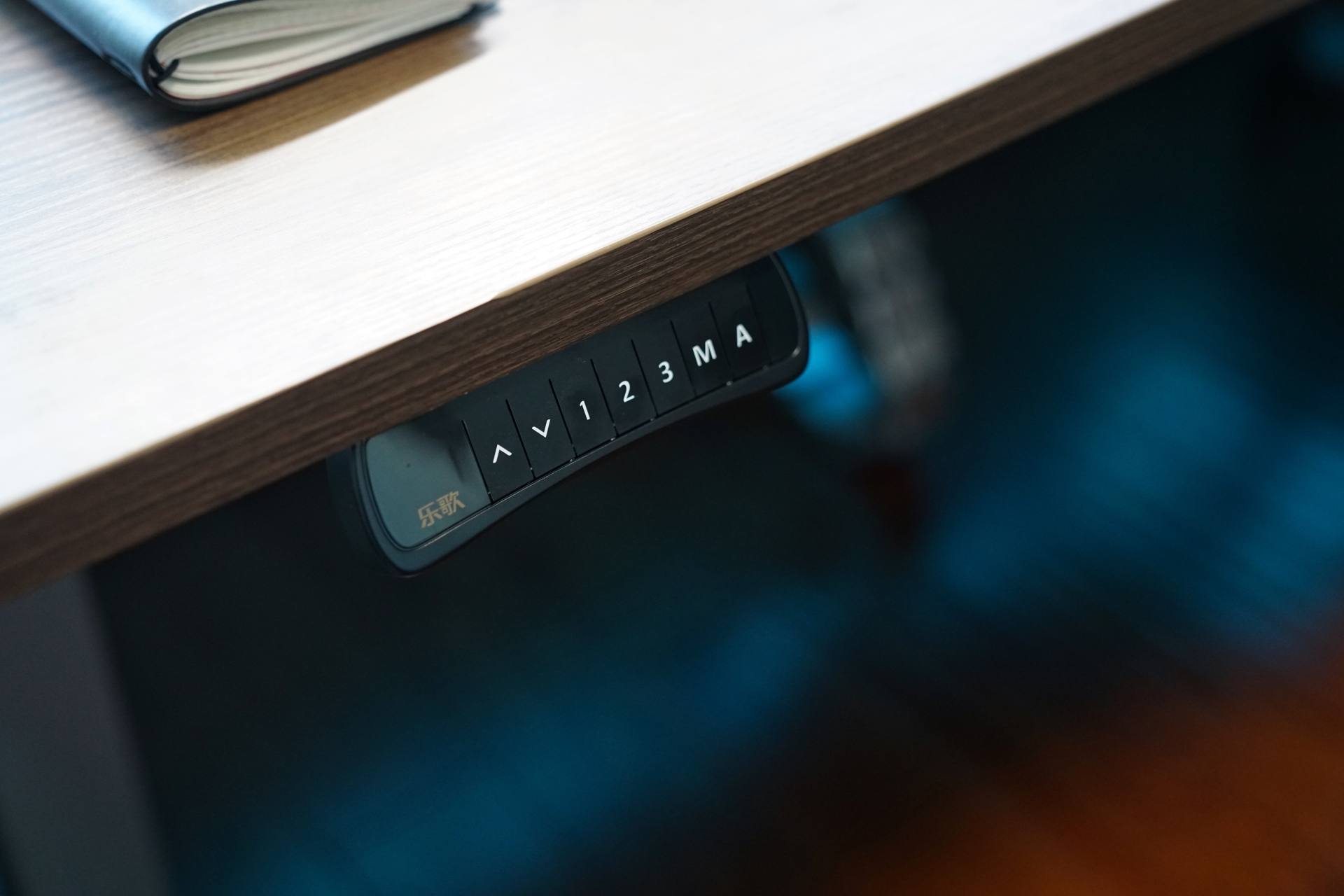 一桌一椅一世界！这才是我理想中书房该有的样子（附桌底理线）