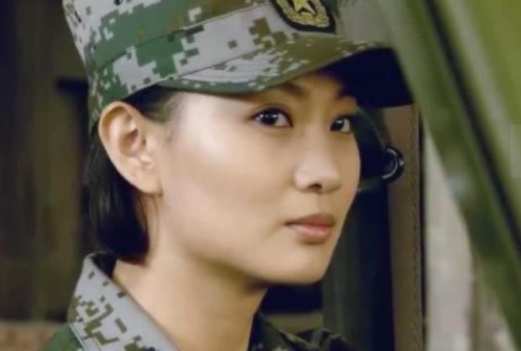 侯梦莎|被誉为“最美军花”，和吴京搭档走红的侯梦莎，如今怎样了？