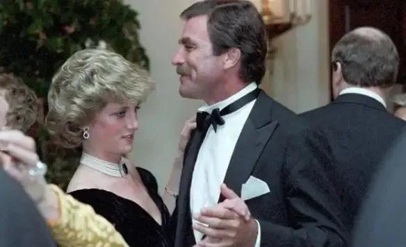 欧美明星|梅根的眼泪为谁而流？