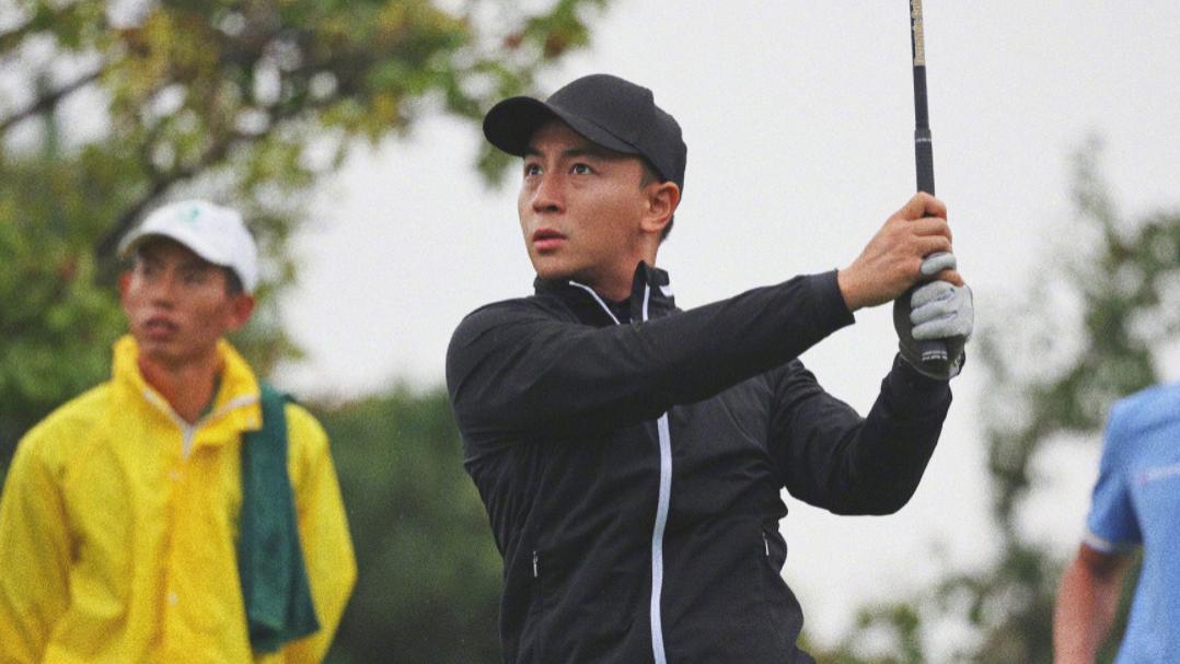 释小龙|5点起床练武没有童年的释小龙，带妻女出游，网友直呼断网