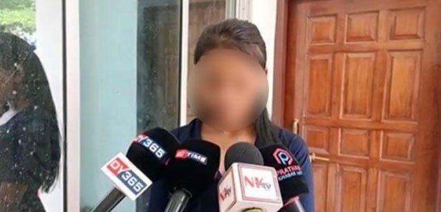 印度15岁少女为表爱意,把男友带有HIV病毒的血液,注入自己体内