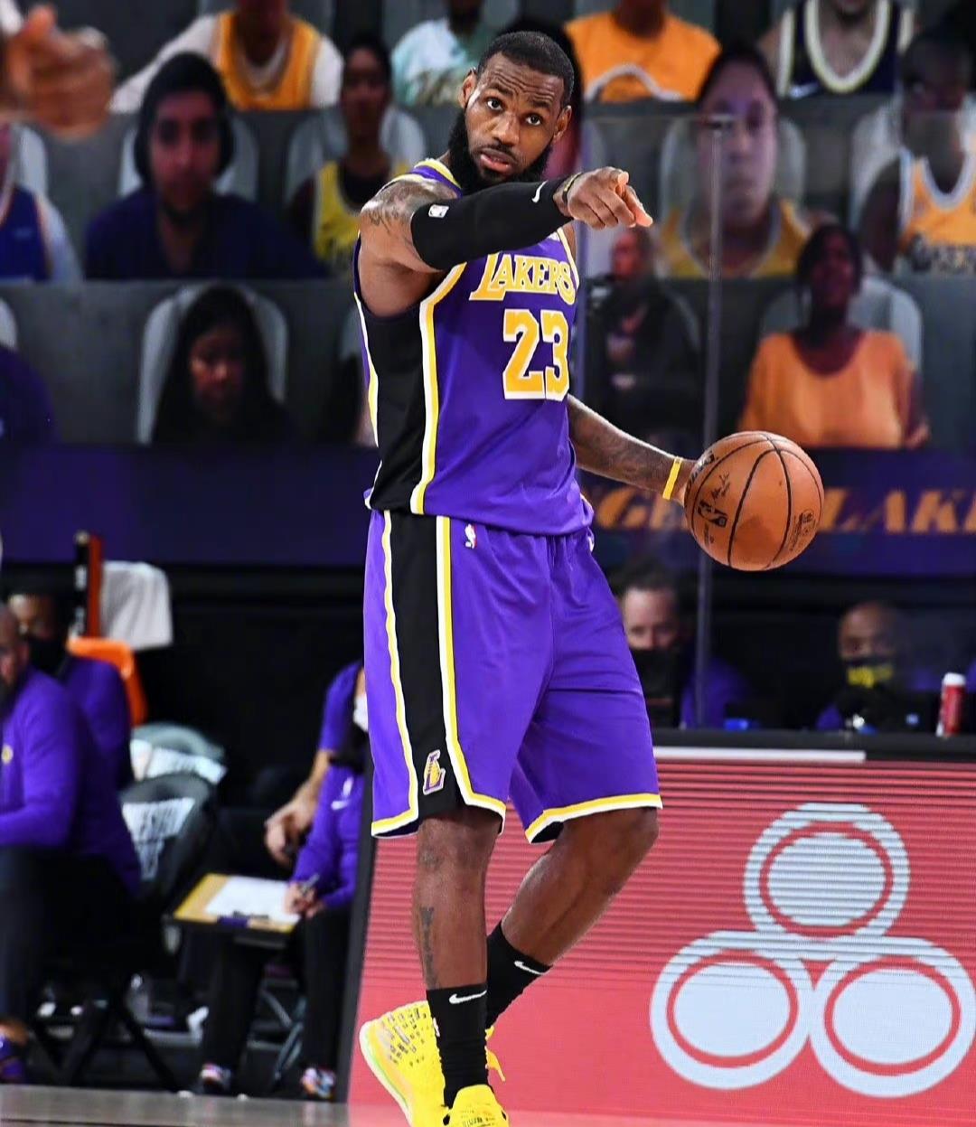 勒布朗·詹姆斯|C罗直接暗讽，公布退役日期，NBA巨星无辜躺枪，詹姆斯太冤了！