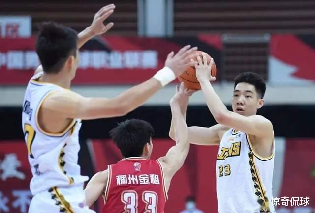 中国男篮|男篮23岁小将太惊艳！飞身救球+进攻自信十足 连续2场高水准太强