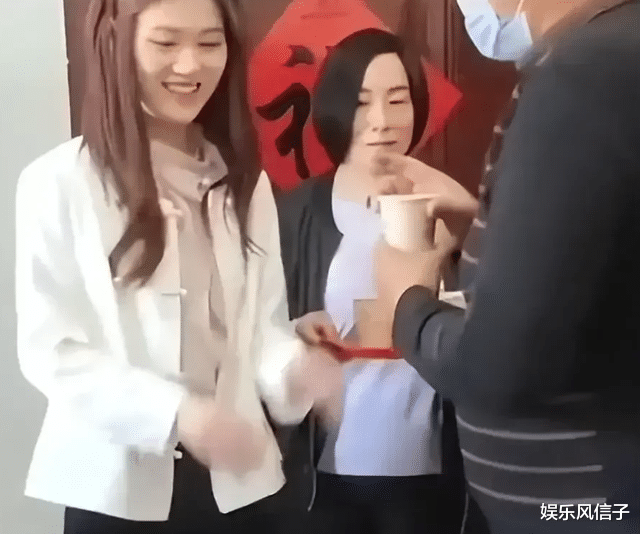 陈亚男|朱小伟带未婚妻甜蜜逛街，陈亚男却孤身一人，网友：自己作的