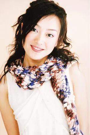 宋仲基|“中年美妇”秦岚:44岁恋上小10岁的魏大勋,用前途赌他不会变心