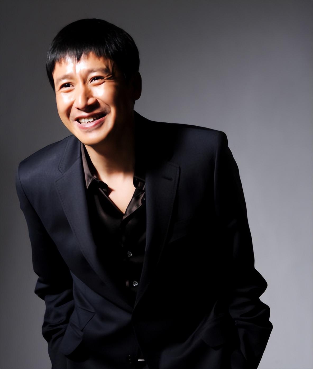 张国强|张国强：中年迎来事业春天，二婚娶美女演员，无法陪伴儿子是遗憾