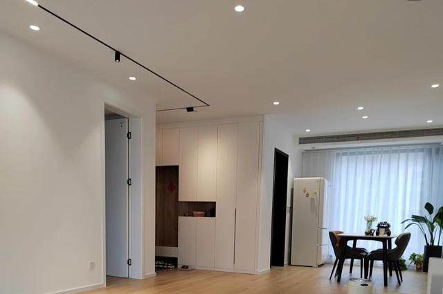 走进她家,才知道什么叫作有孩子的家庭,130新家“空无一物”