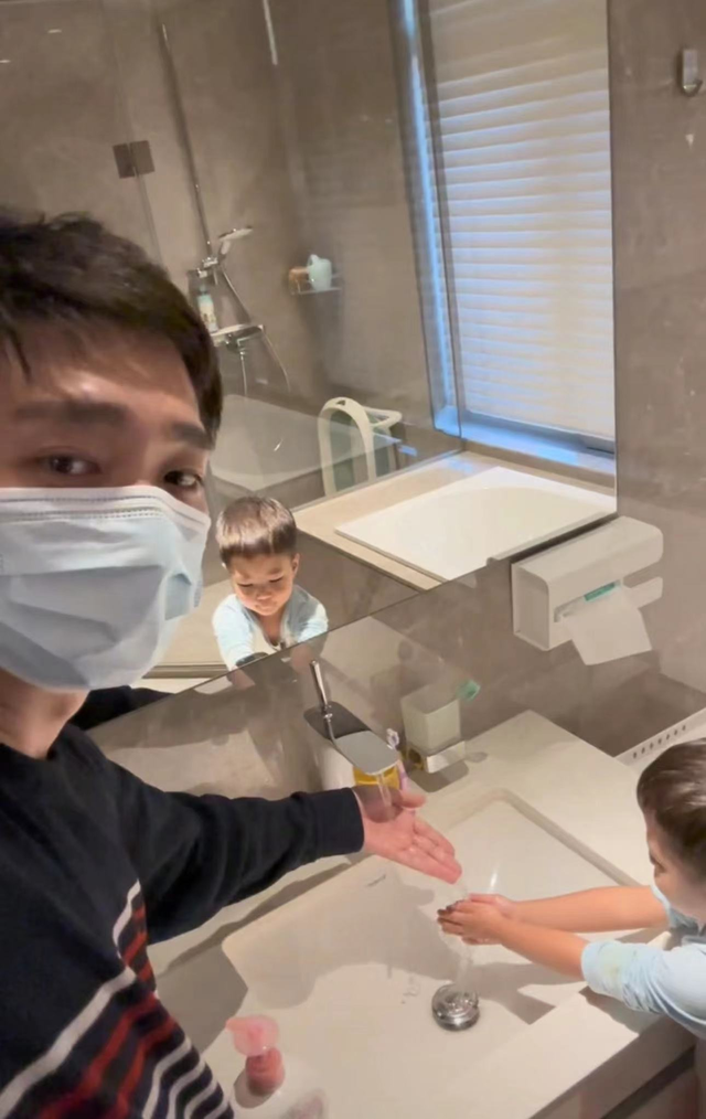 陈佩斯|陈佩斯儿子曝一家六口染新冠！高烧40度带四娃，祖孙三代如复制