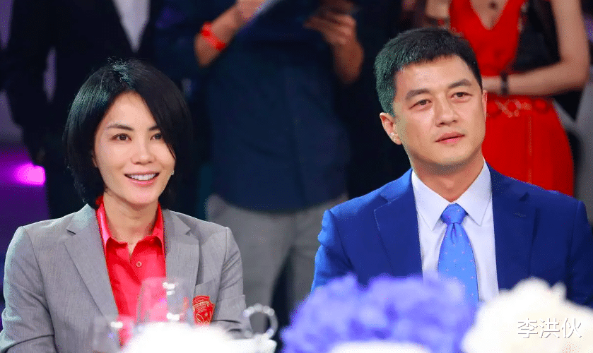 李亚鹏|李亚鹏离开“传奇”,才过上正常人的生活?海哈金喜晒温馨全家福