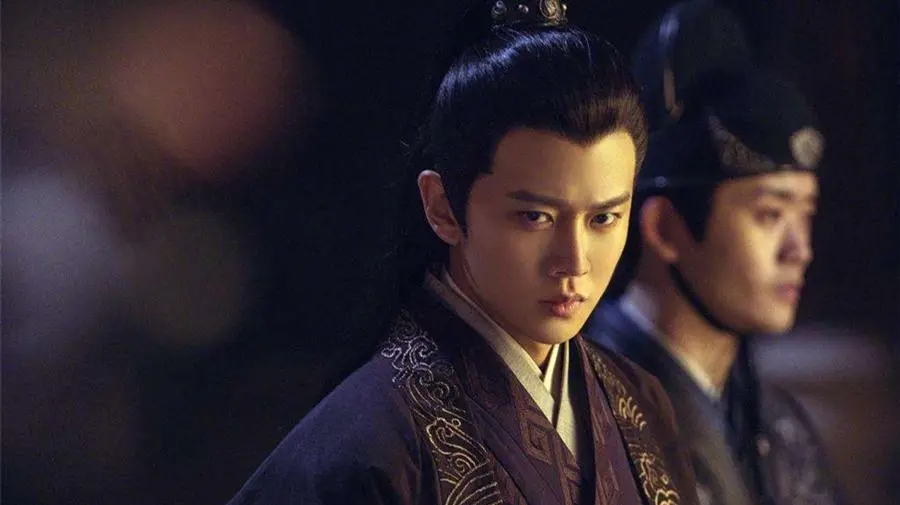 任嘉伦|任嘉伦双耳环造型连粉丝都难以抗拒的嫌弃：请爱惜羽毛好好演戏吧