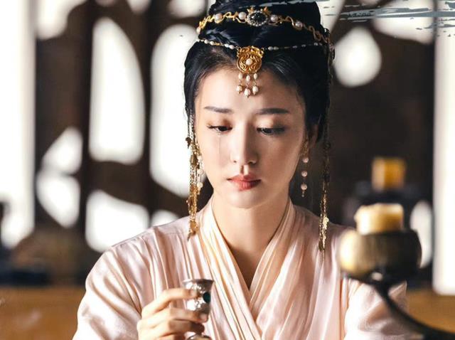 王楚然|出道六年便合作了肖战，杨洋，张艺兴等男星，23岁王楚然未来可期