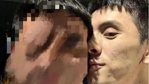 护肤 \口红一哥\颜值崩塌，酒后生图被曝光，皱纹明显满脸痘痘