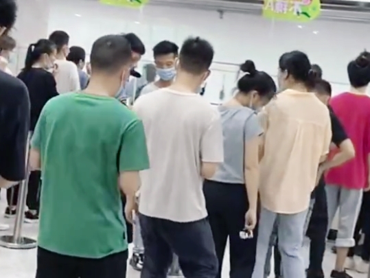 求职|辛巴直播带岗干劳务，他介绍的工作靠谱吗？找工作的人会相信他吗