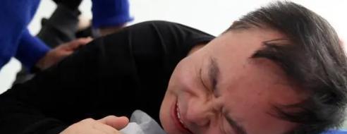 渐冻症|京东副总裁41岁患渐冻症，3年花费千万以求生，直言羡慕残疾人