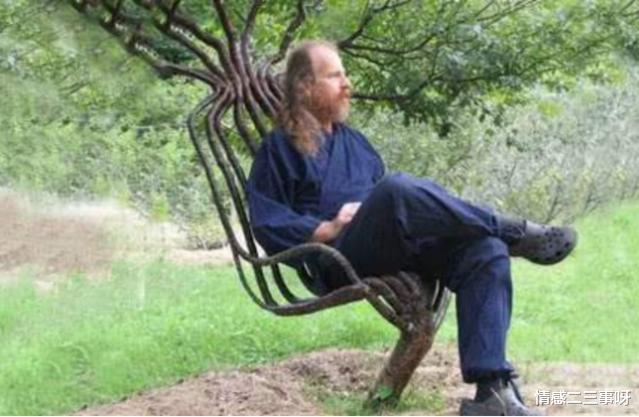 大叔花10年种出400把椅子,一把竟能卖25万,一起来见识下