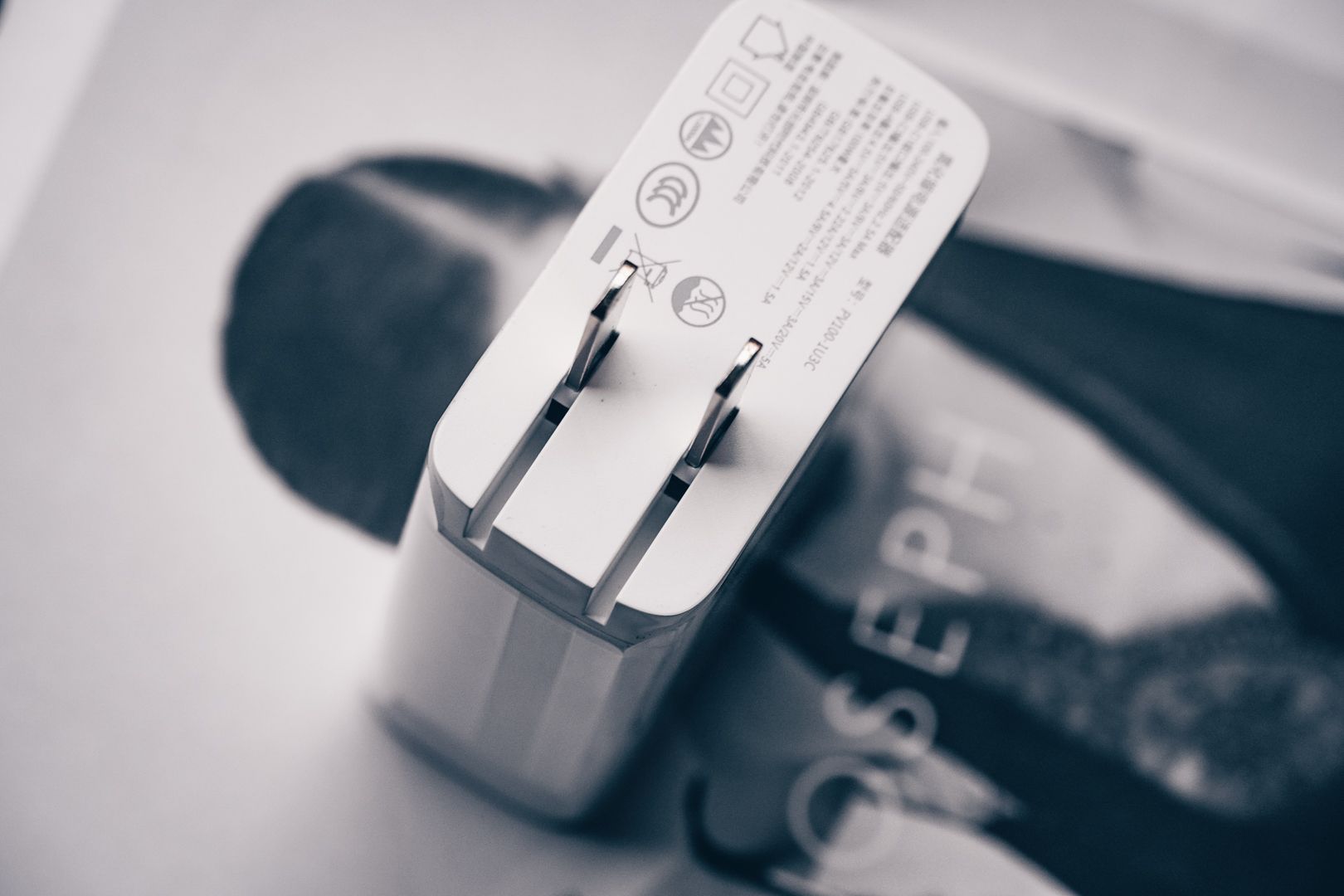 奥睿科|一个充电头能给四个设备充电-奥睿科100w充电器体验