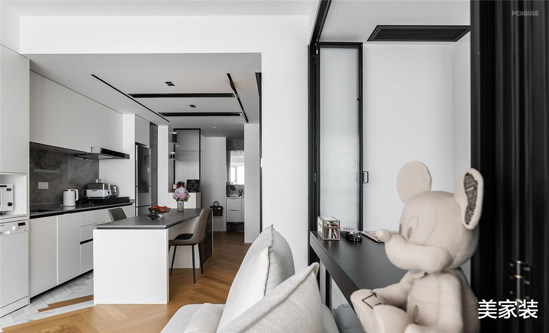 魔都自在一人居,一房改小两房,拥有独立衣帽间和私人咖啡吧