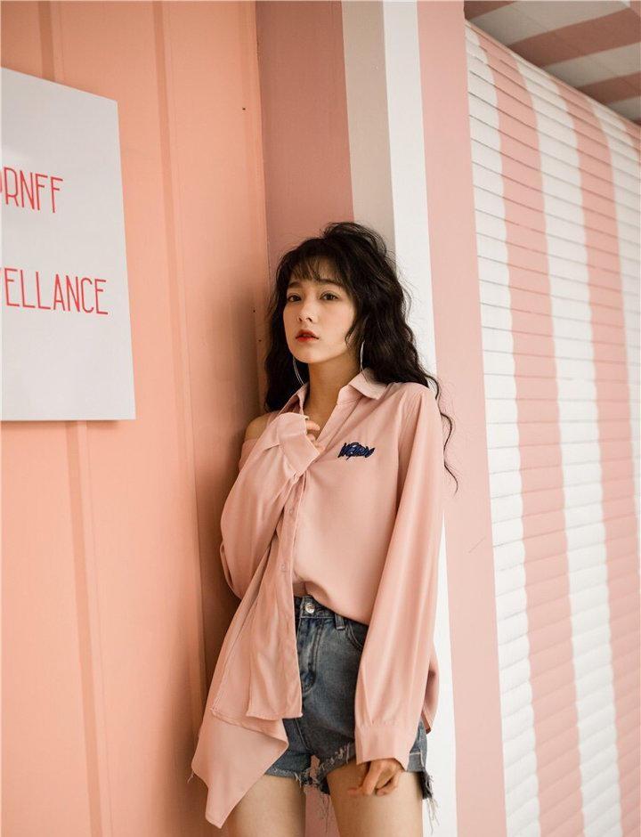 穿衣搭配|白衬衫已经失宠了，今年流行这款“粉衬衫”，高级优雅还很有气质
